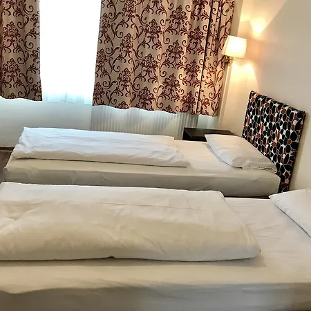 Gasthof Alpha - Frankfurt Station 3*