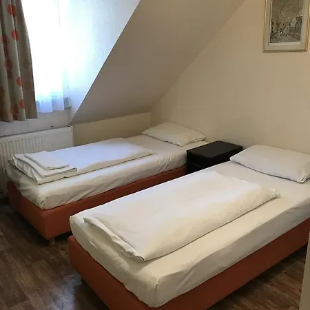 Gasthof Alpha - Frankfurt Station 3*
