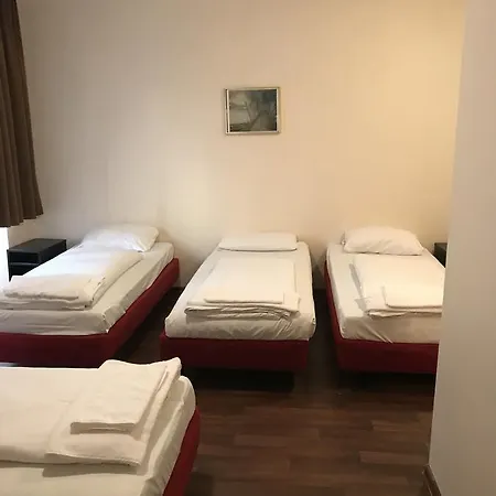 Alpha - Frankfurt Station Gasthof 3*
